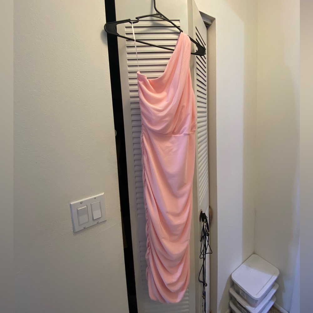 One shoulder Pink/coral dress w/ scrunch on side & back. Size medium never worn.